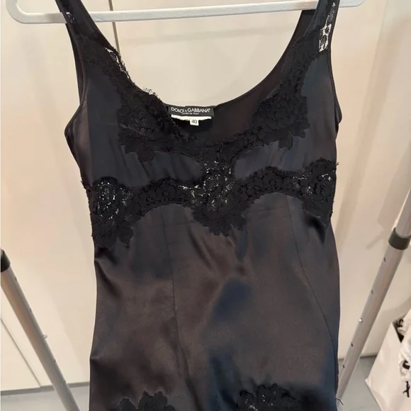 Dolce & Gabbana Black Lace Sleeveless Top - Picture 3 of 3